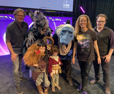 The Morgan family in the Dark Crystal: Age of Resistance cosplay as a Skeksis, Mystic, Rian and Hup, pictured with the Jim Henson Studios team